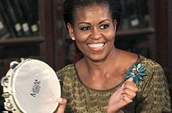 Michelle obama-plays-tambourin (1)20120518122409_l